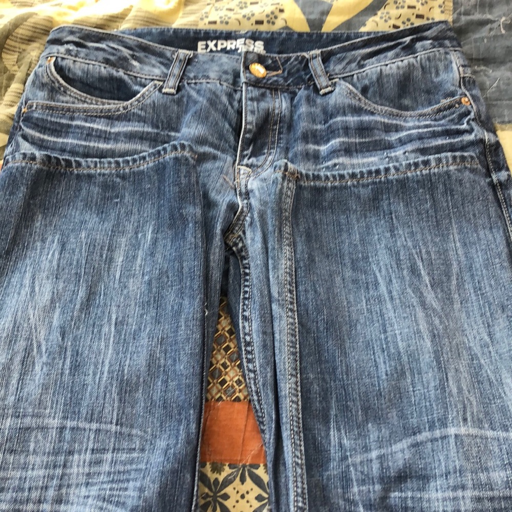 Express women’s crop jeans.